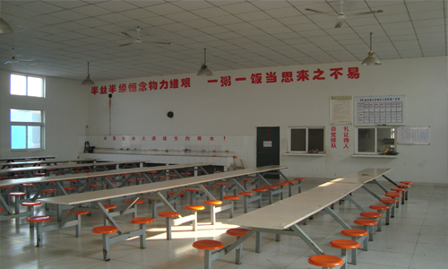 廠(chǎng)區(qū)餐廳內(nèi)景